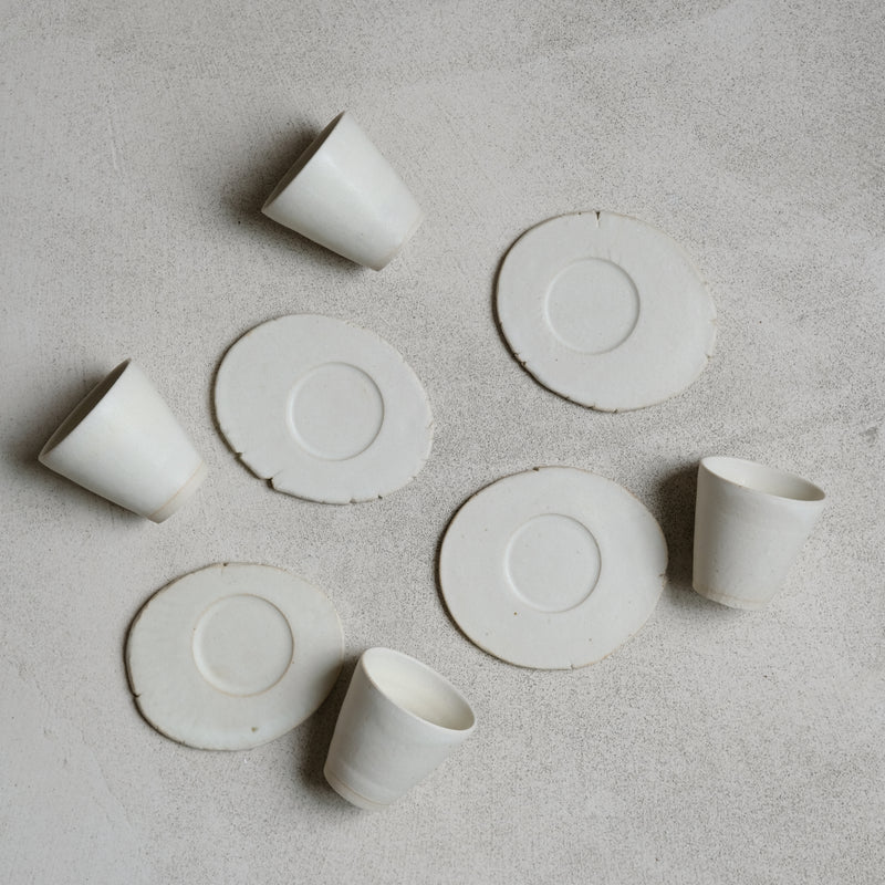 Set soucoupe et tasse blanc mat de Louise Noart pour Brutal