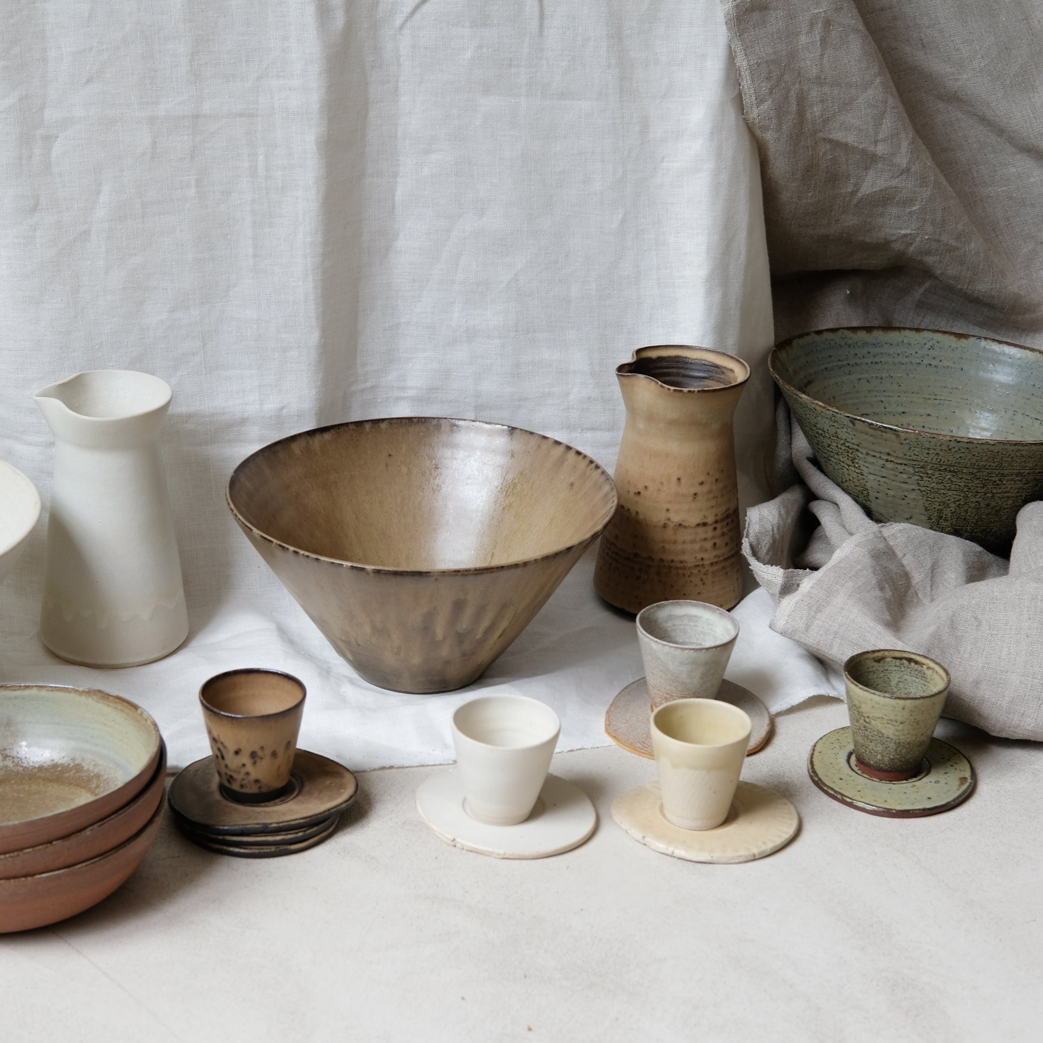 Set soucoupe et tasse crème de Louise Noart pour Brutal