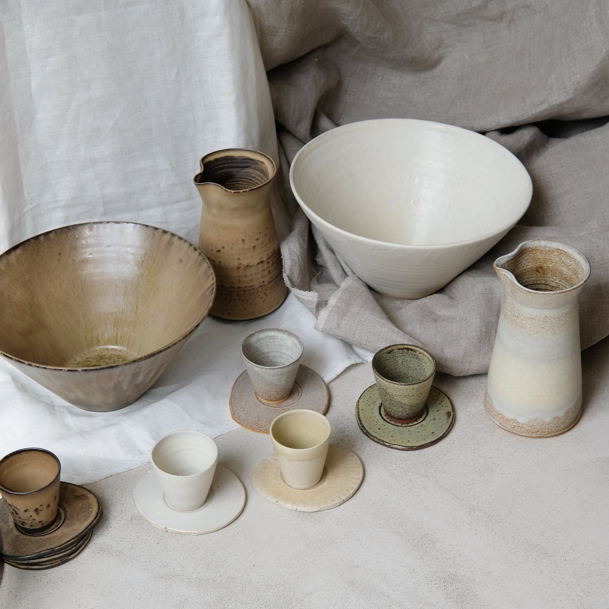 Pichet en grès roux, beige par Louise Noart pour Brutal Ceramics