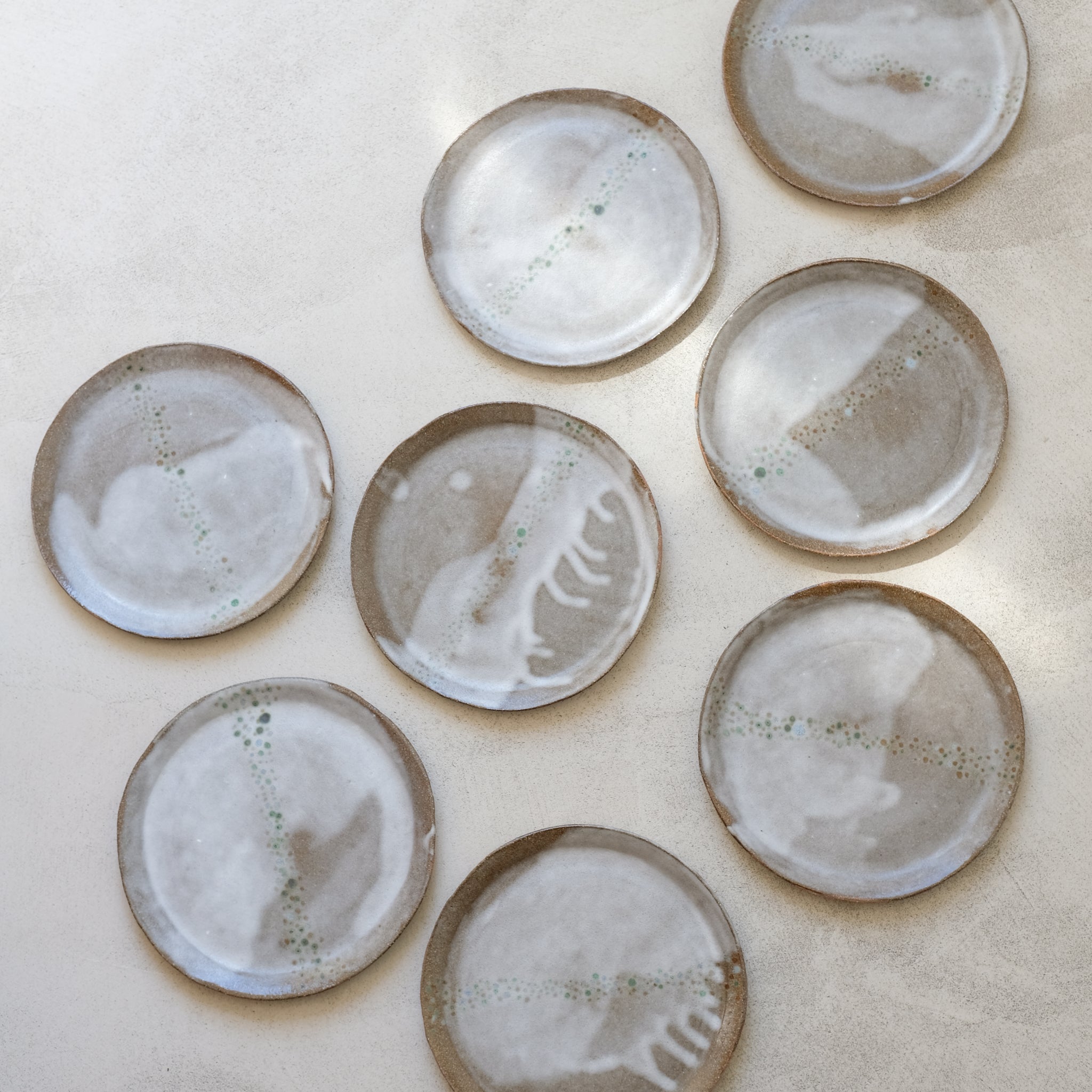 Assiette en grès roux D 18,5cm par Thais Ceramique par Brutal