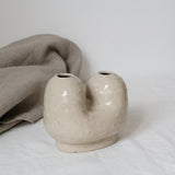 Vase N°70 en grès H 13cm, sable par Tonfisk by Ciona Lee chez Brutal