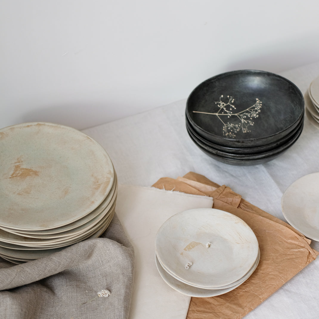 Assiette creuse par Amandine Richard chez Brutal Ceramics