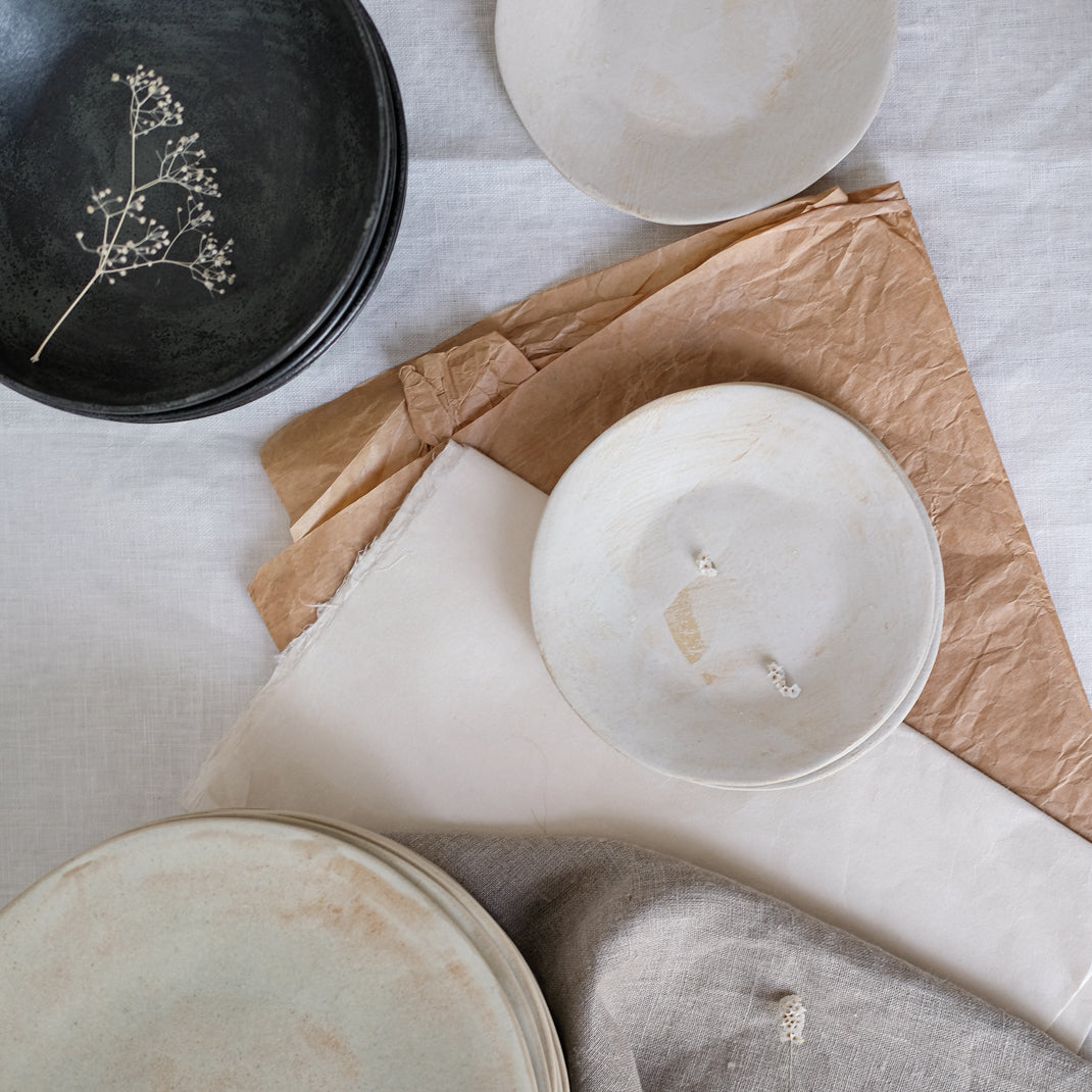 Assiette creuse par Amandine Richard chez Brutal Ceramics
