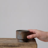 Tasse japonaise Bizen Yaki par Asemi chez Brutal Ceramics