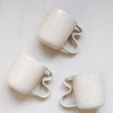 Grand Mug Bow par Camille Esnée chez Brutal Ceramics
