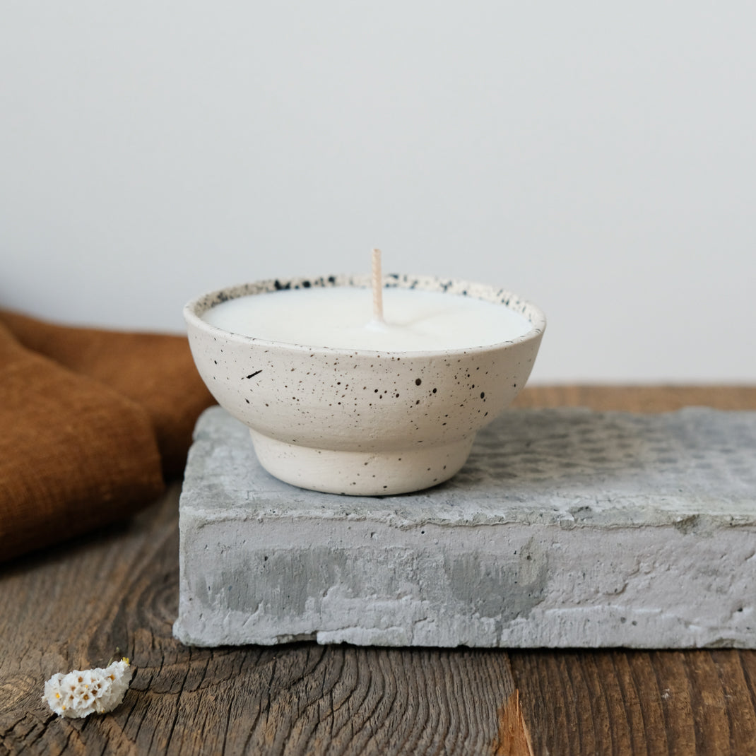 Bougie Ocha faite à la main par Camille Esnée pour Brutal Ceramics