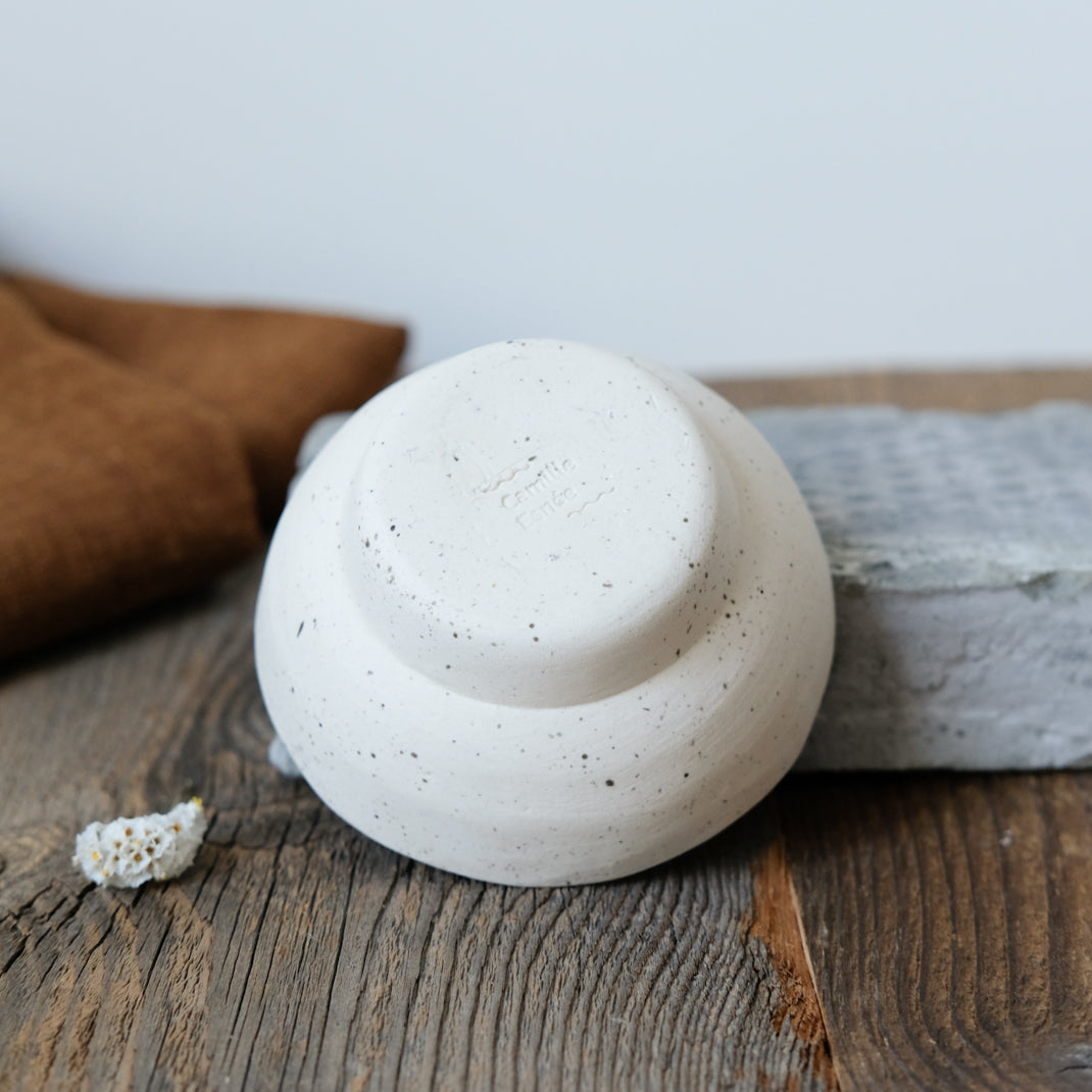 Bougie Ocha faite à la main par Camille Esnée pour Brutal Ceramics