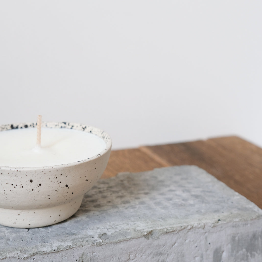 Bougie Ocha faite à la main par Camille Esnée pour Brutal Ceramics