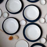 Petite coupelle en grès blanc par Gaelle Le Doledec chez Brutal Ceramics