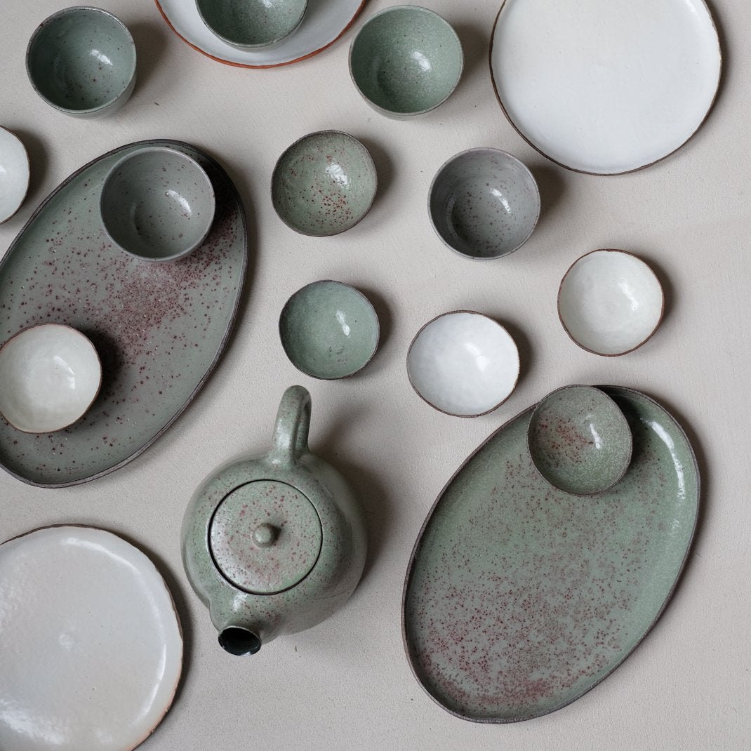 Petite coupelle en grès blanc par Gaelle Le Doledec chez Brutal Ceramics
