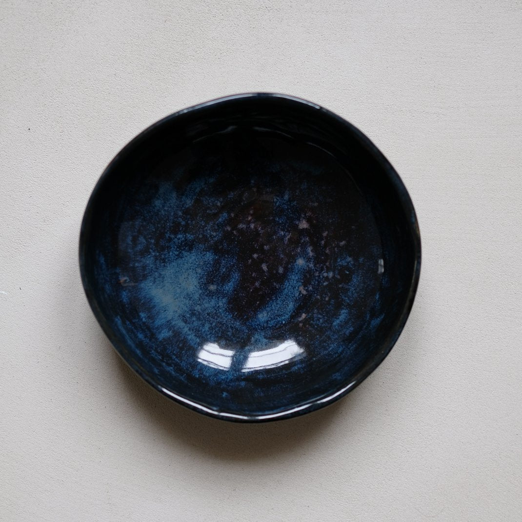 Assiette creuse d'Haeghen chez Brutal Ceramics