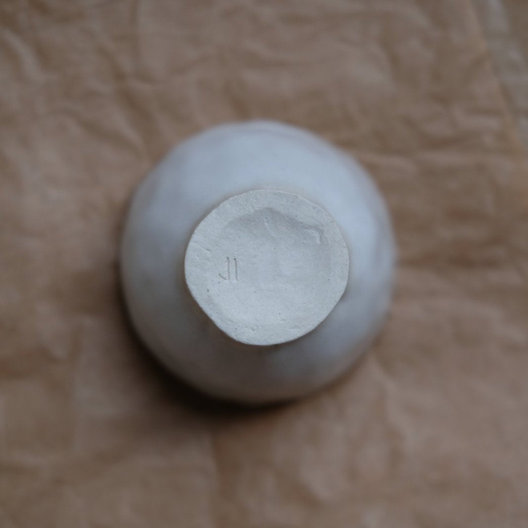 Tasse à expresso par Judith Lasry chez Brutal Ceramics