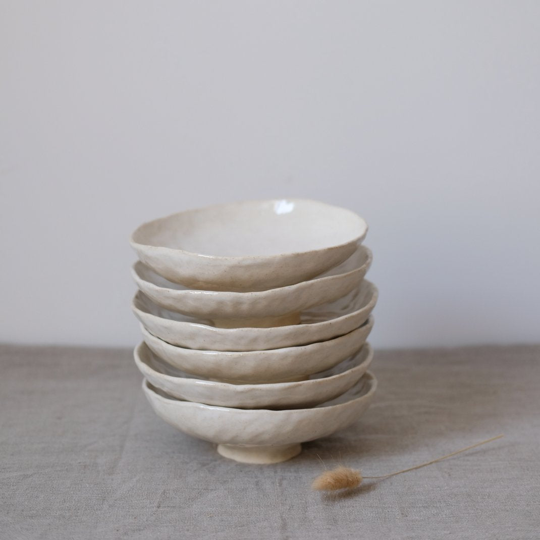 Bol sur pied par Judith Lasry chez Brutal Ceramics