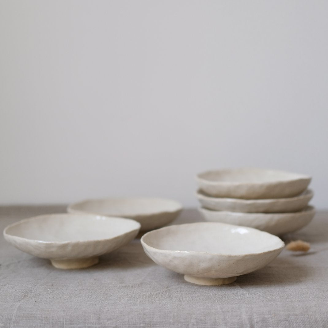 Bol sur pied par Judith Lasry chez Brutal Ceramics