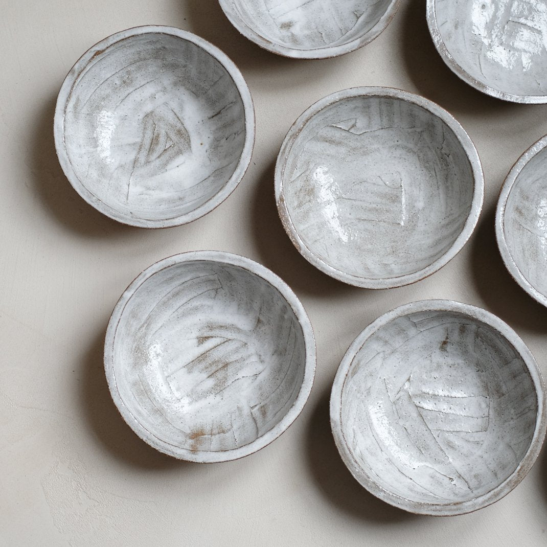 Saladier en grès de Kana London chez Brutal Ceramics