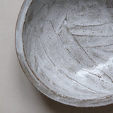 Saladier en grès de Kana London chez Brutal Ceramics