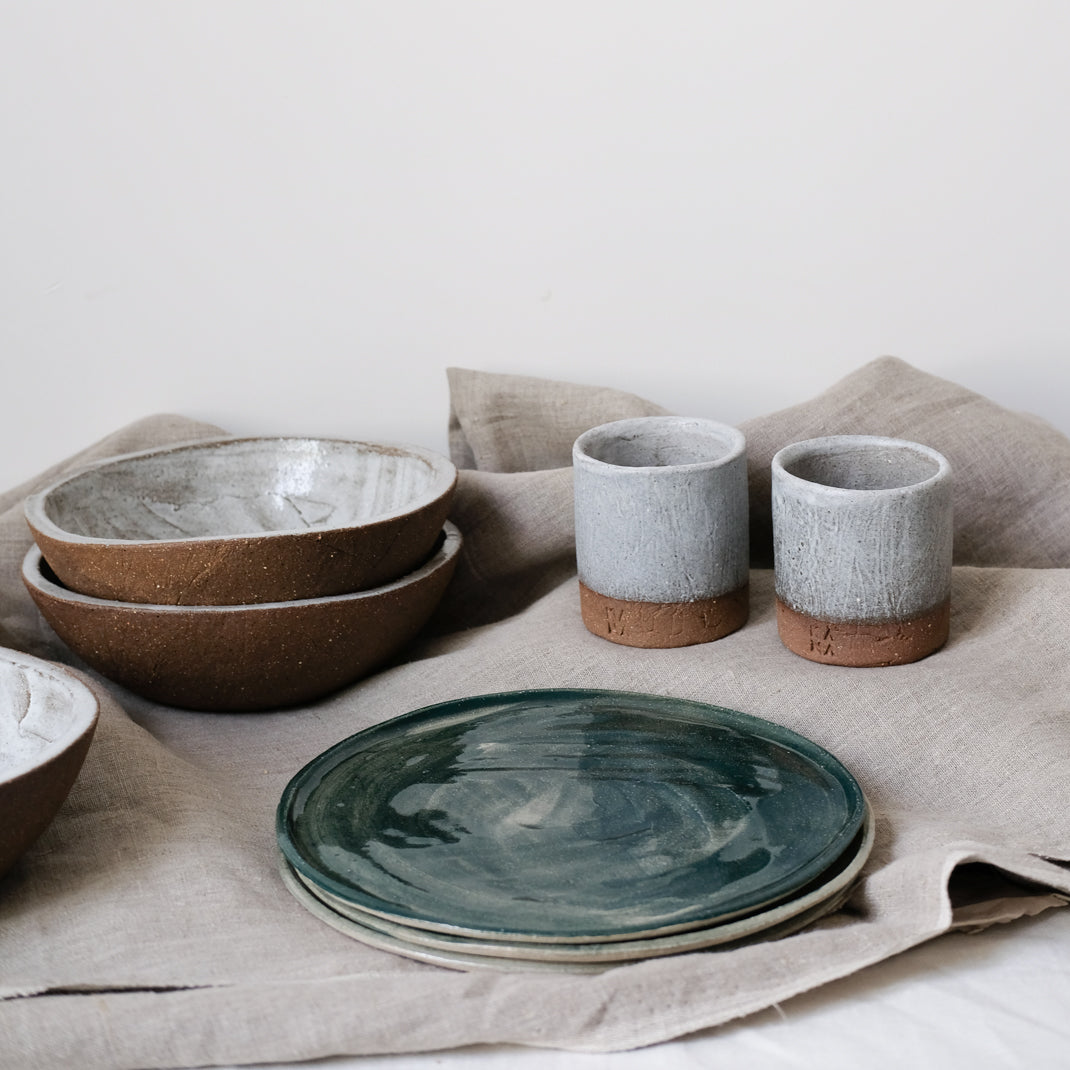 Assiette brunch watermelon de Kana London chez Brutal Ceramics
