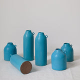 Vase bas turquoise par Keiichi Tanaka chez Brutal Ceramics