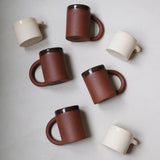 Mug Amande par Lisa Allegra chez Brutal Ceramics
