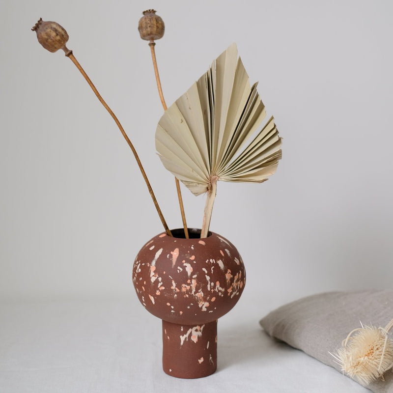 Vase en exclu sur Brutal par Lisa Allegra chez Brutal Ceramics
