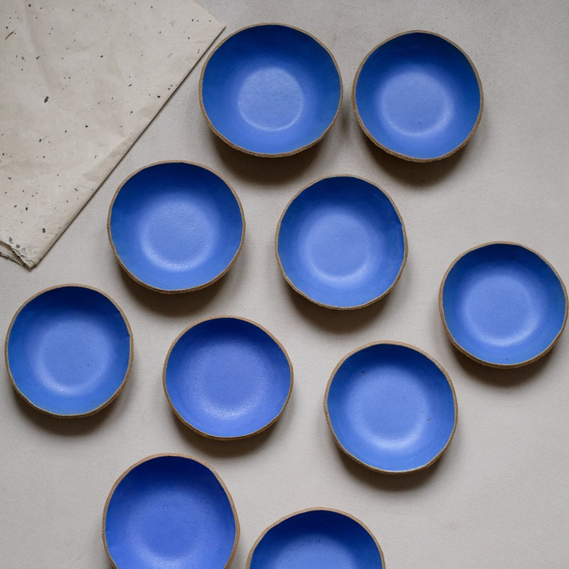 Coupelle en grès bleu océan par Lucie Faucon chez Brutal Ceramics
