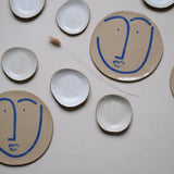 Coupelle en grès blanc par Lucie Faucon chez Brutal Ceramics