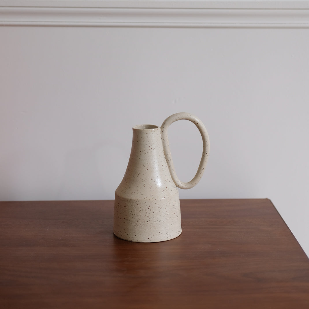 Vase ou pichet en grès par Marta Dervin chez Brutal Ceramics