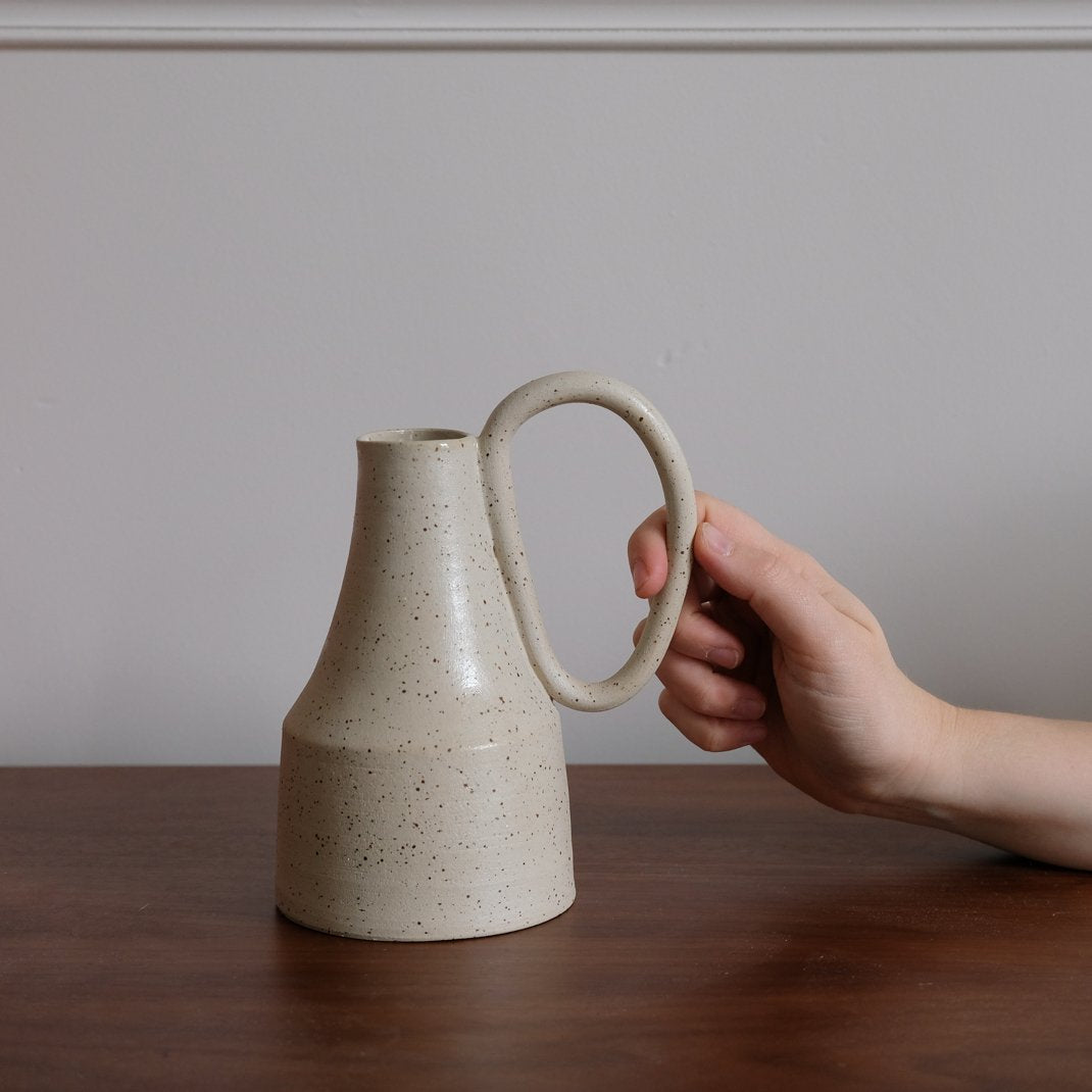 Vase ou pichet en grès par Marta Dervin chez Brutal Ceramics