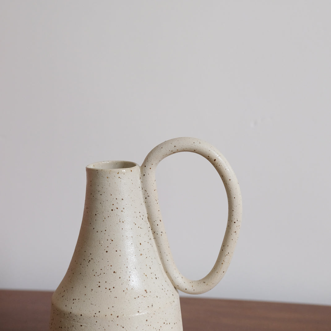 Vase ou pichet en grès par Marta Dervin chez Brutal Ceramics