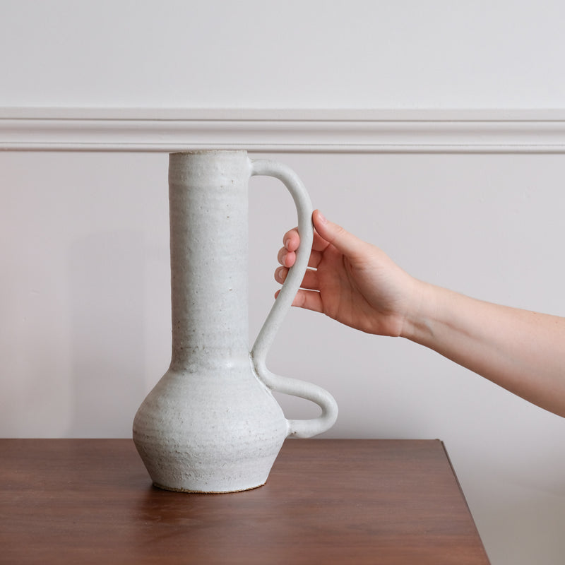 Vase en grès par Marta Dervin chez Brutal Ceramics