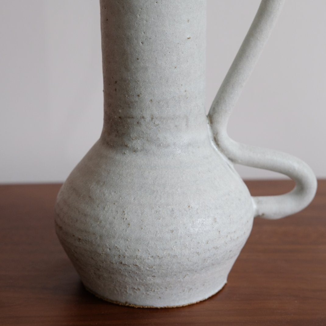 Vase en grès par Marta Dervin chez Brutal Ceramics