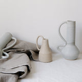 Vase en grès par Marta Dervin chez Brutal Ceramics