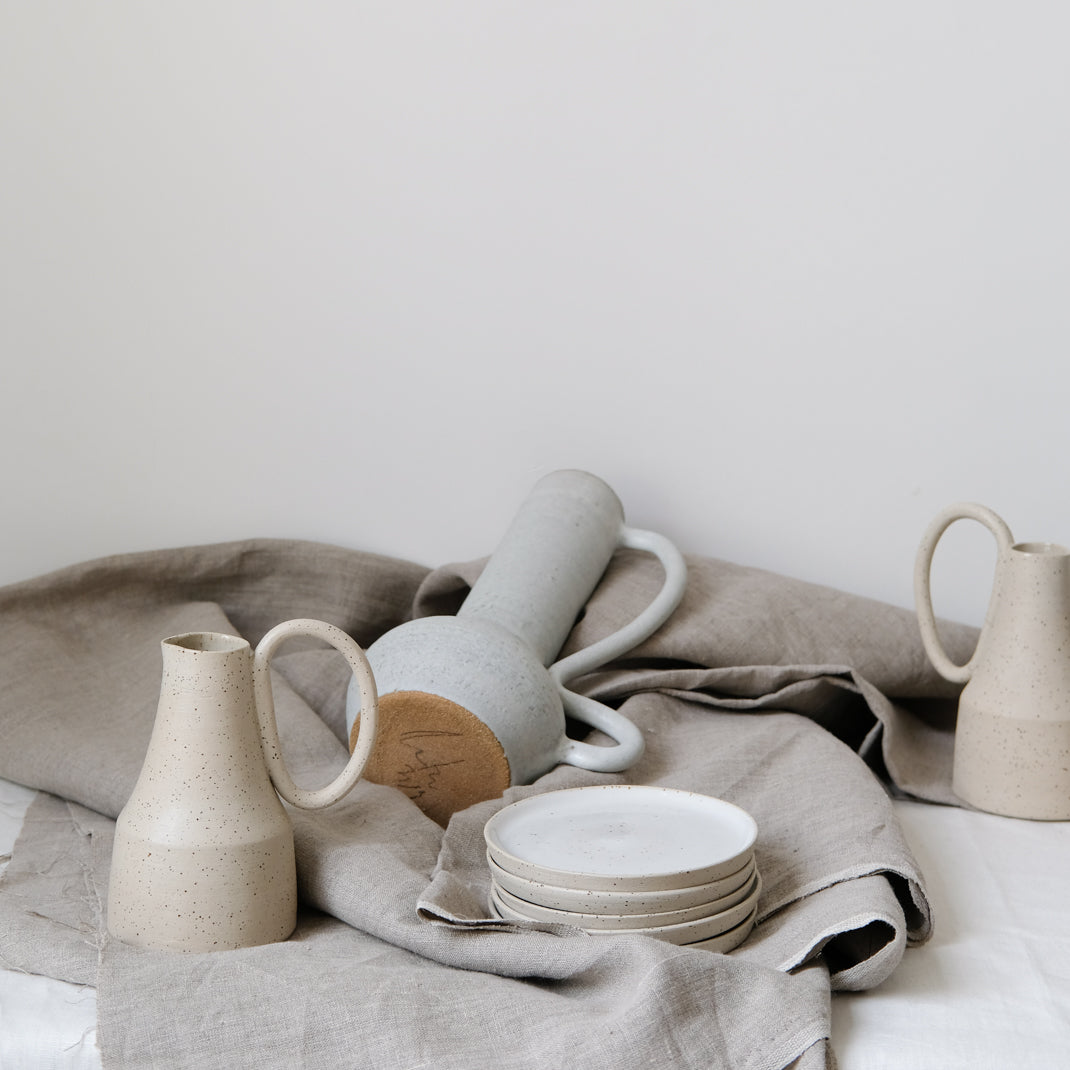 Vase ou pichet en grès par Marta Dervin chez Brutal Ceramics