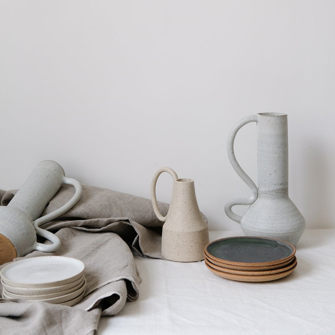 Vase en grès par Marta Dervin chez Brutal Ceramics
