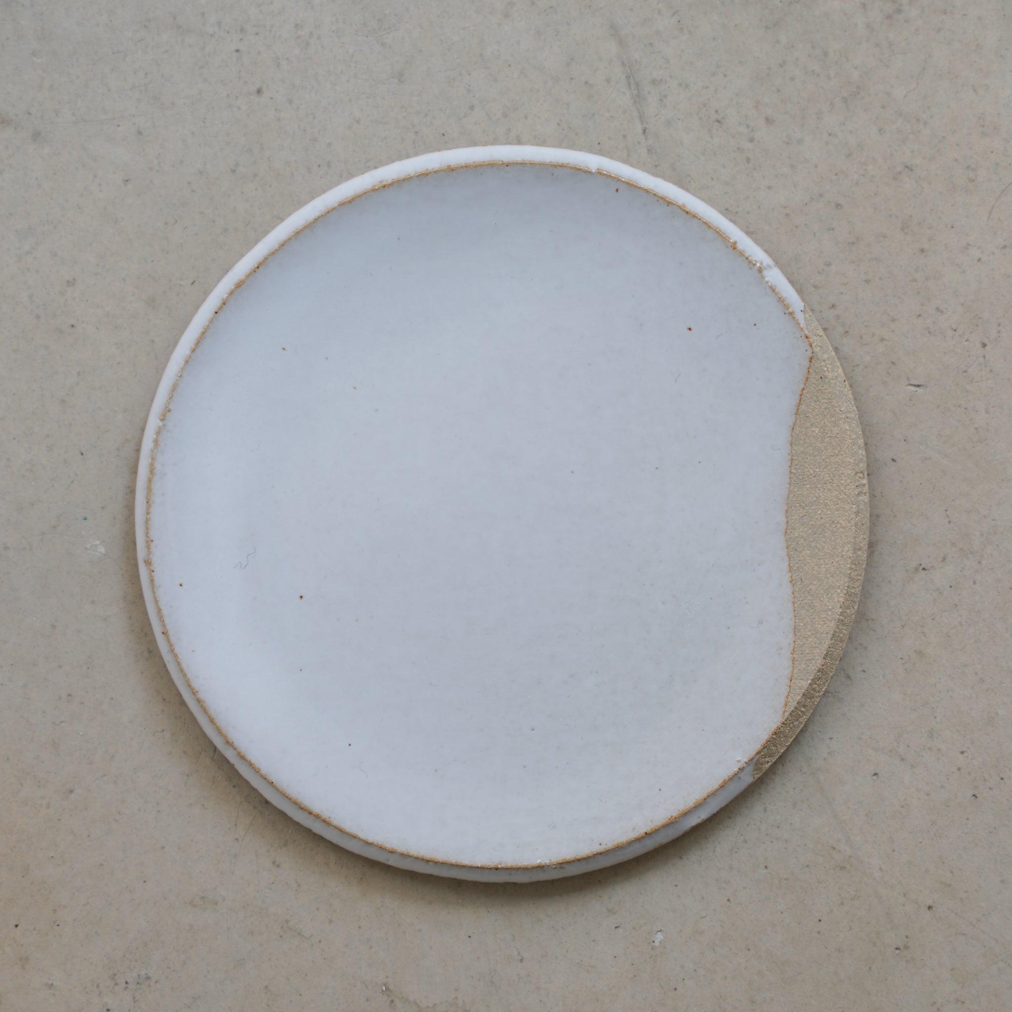 Assiette de No Ceramics pour Brutal Ceramic