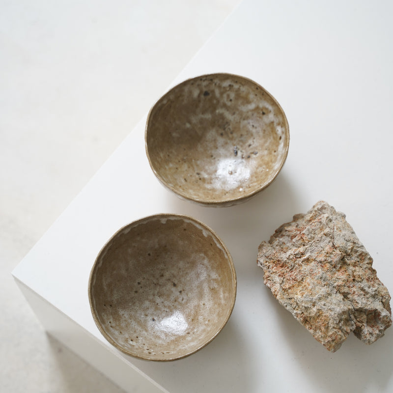 Bol en terre ramassée D15,5 cm / Brun de Judith Lasry chez Brutal Ceramics