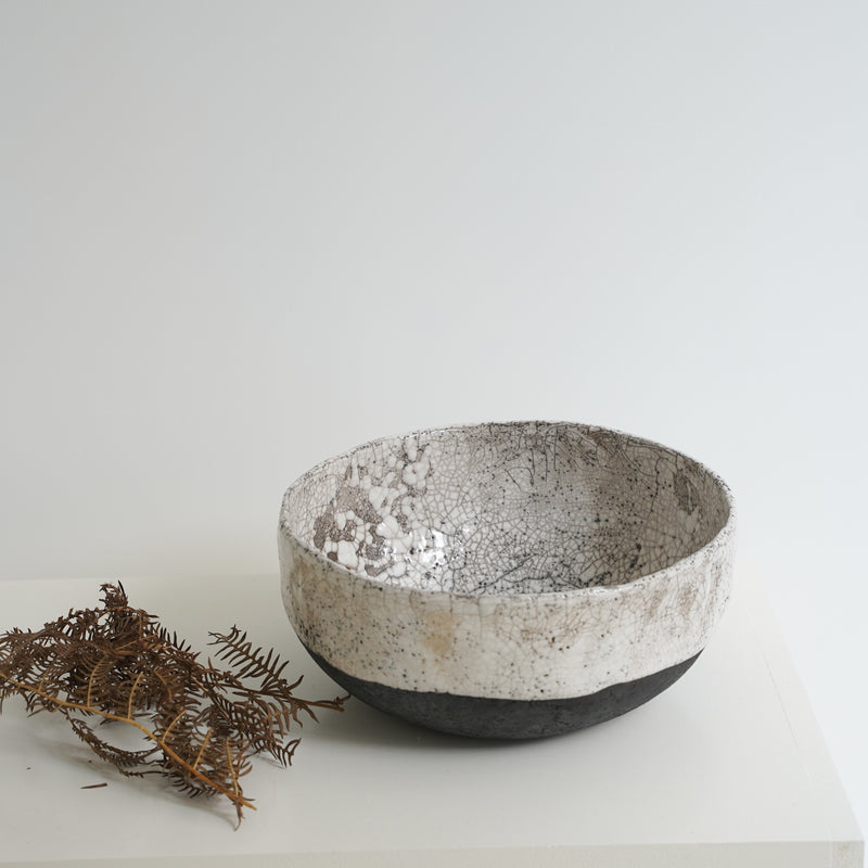 grand saladier en raku de Potry pour Brutal Ceramics