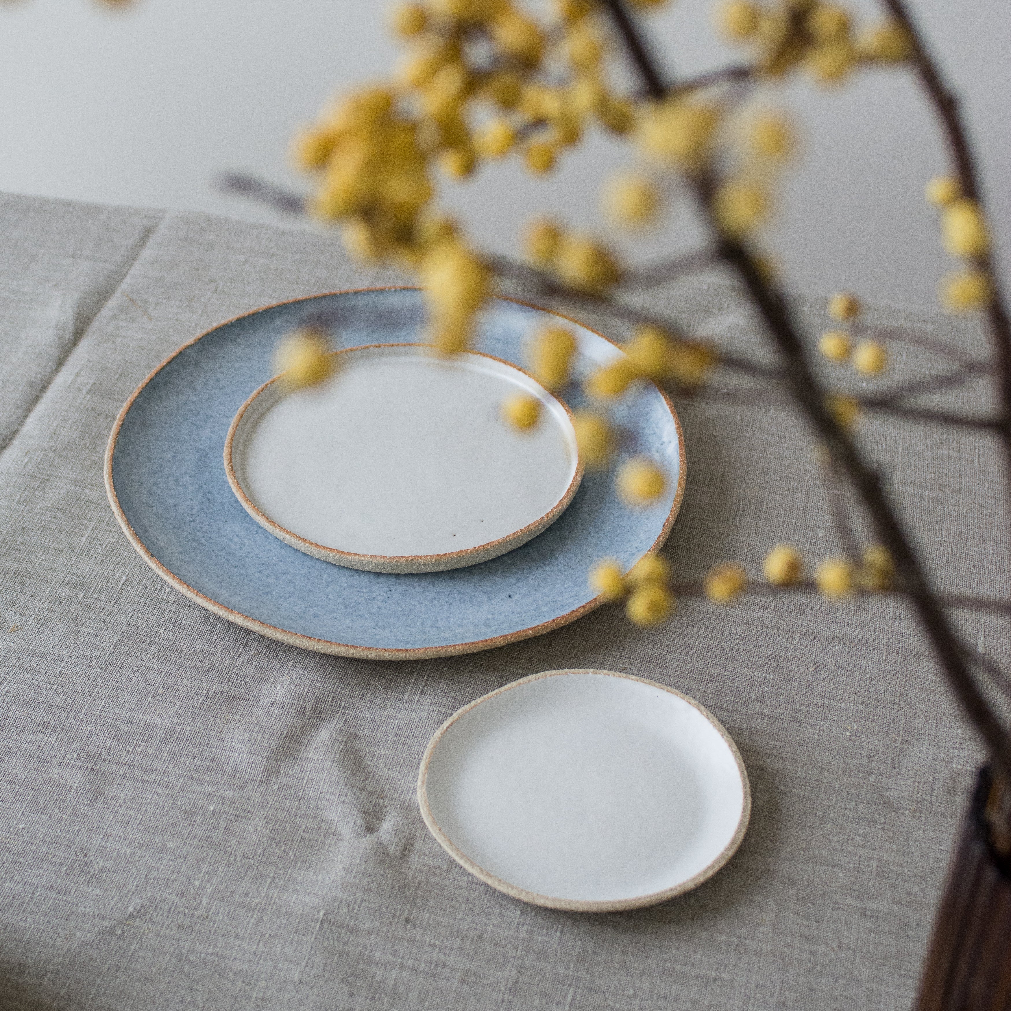 Assiette amuse bouche blanc mat de L'Atelier M, chez Brutal Ceramics