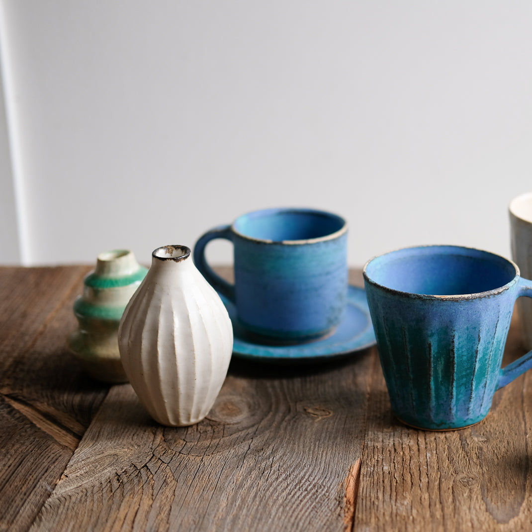 Tasse et soucoupe Antique Blue faconnées par la céramiste japonaise Aya Ogawa