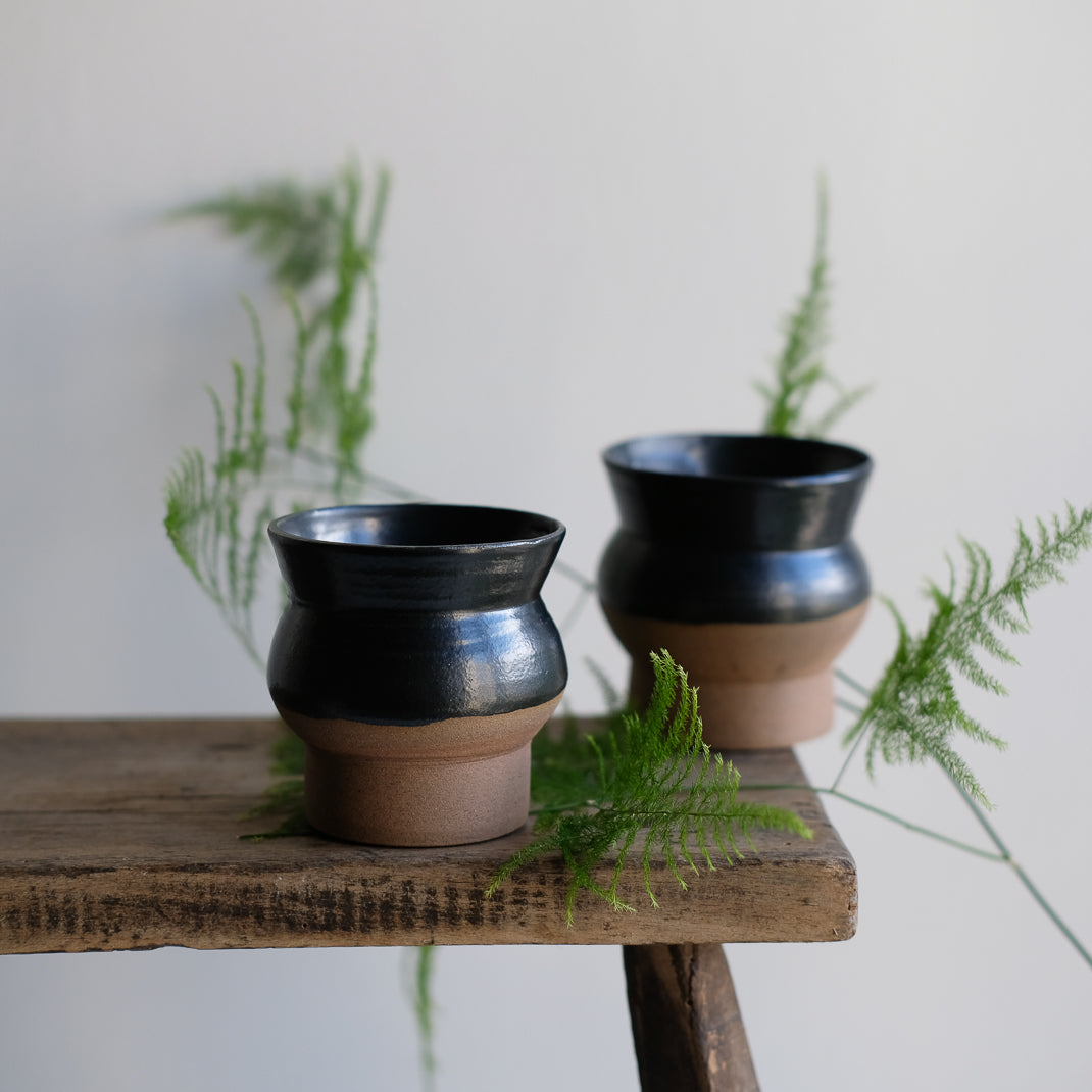 Le pot/vase Wavy de Camille Esnée, céramiste designer, chez Brutal Ceramics