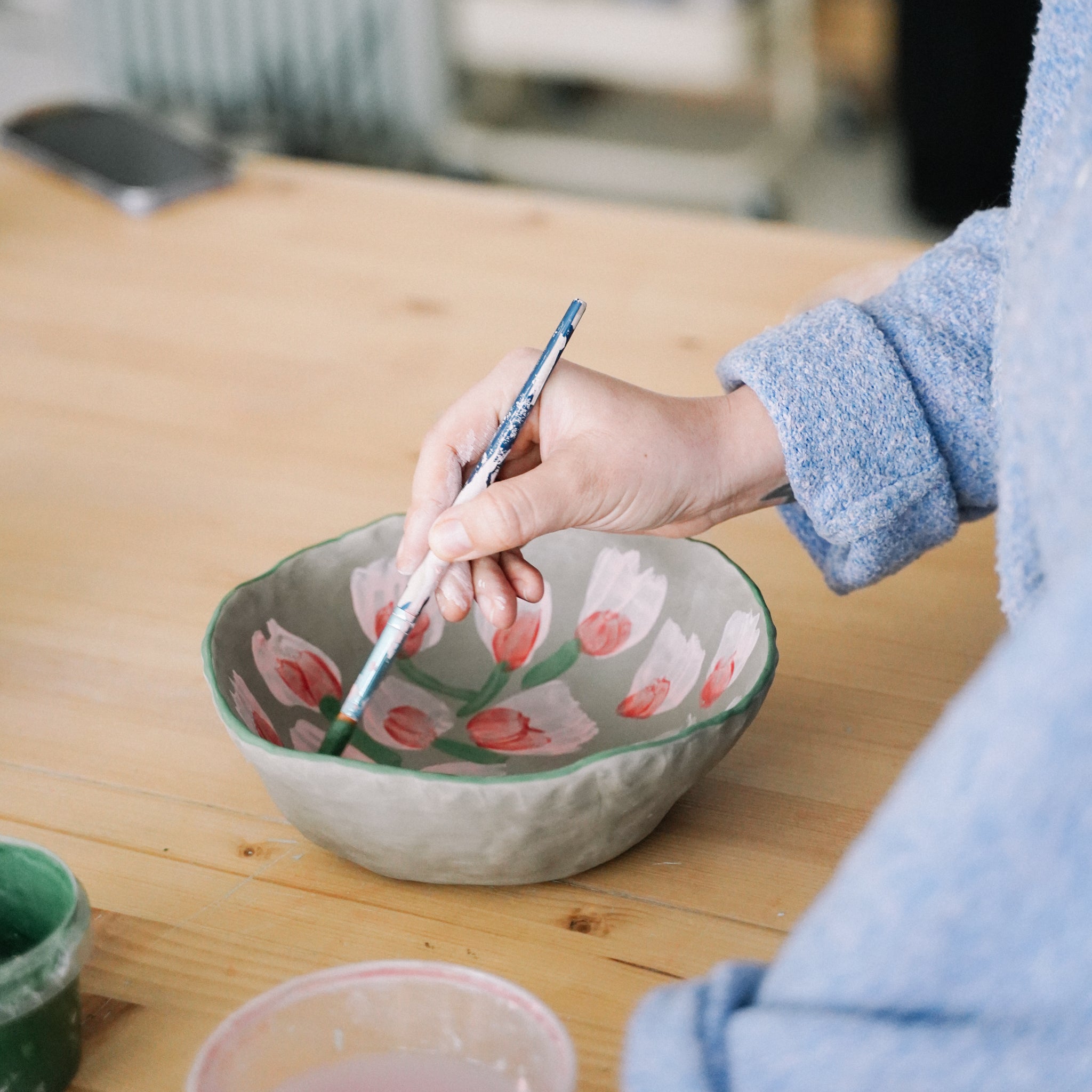 Plate painting workshop with Samantha Kerdine / April 25 from 6:30 p.m. to 8:00 p.m.