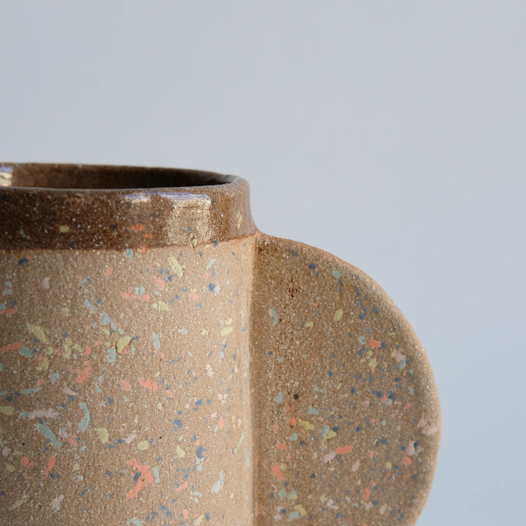 Mug issu de la collection INLAY réalisé à la main par Lisa Allegra dans son atelier de Barcelone
