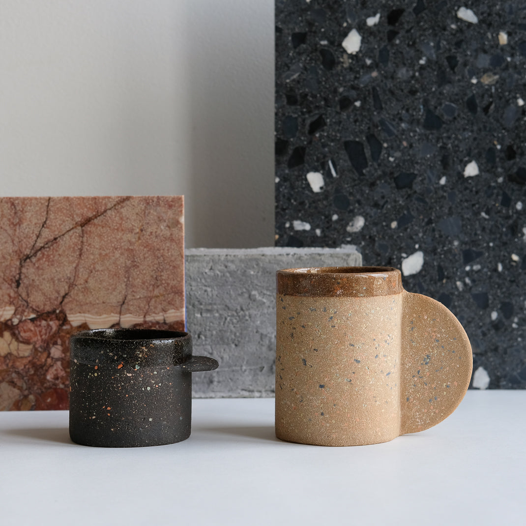 Mug issu de la collection INLAY réalisé à la main par Lisa Allegra dans son atelier de Barcelone