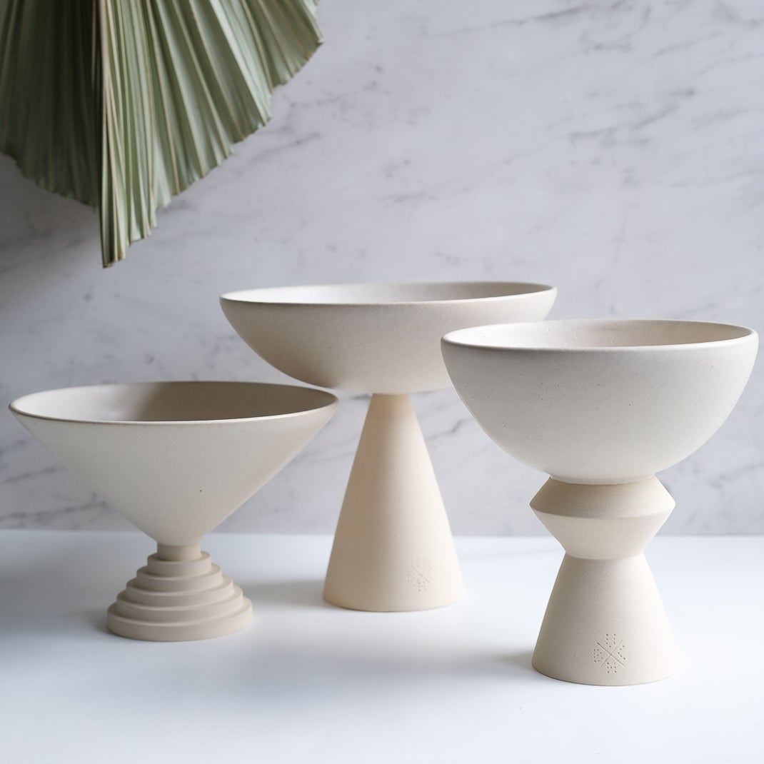 Coupe tournée à la main dans l'atelier de Lovebuch, en vente chez Brutal Ceramics