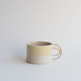 La tasse Loop de Camille Esnée, céramiste designer, en collaboration avec Brutal Ceramics