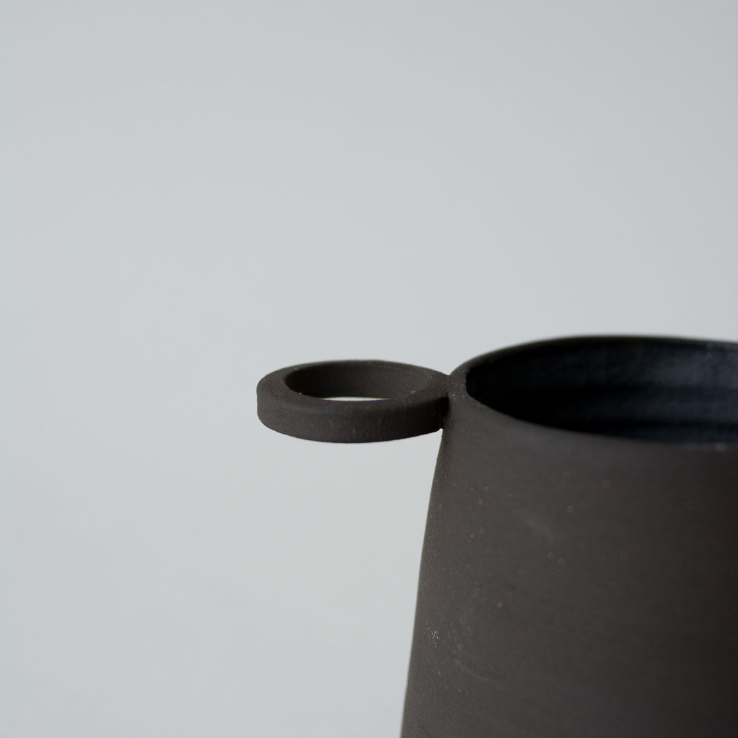 Tasse à café Kandinsky faite à la main par Clarina Ceramics, céramiste à Paris