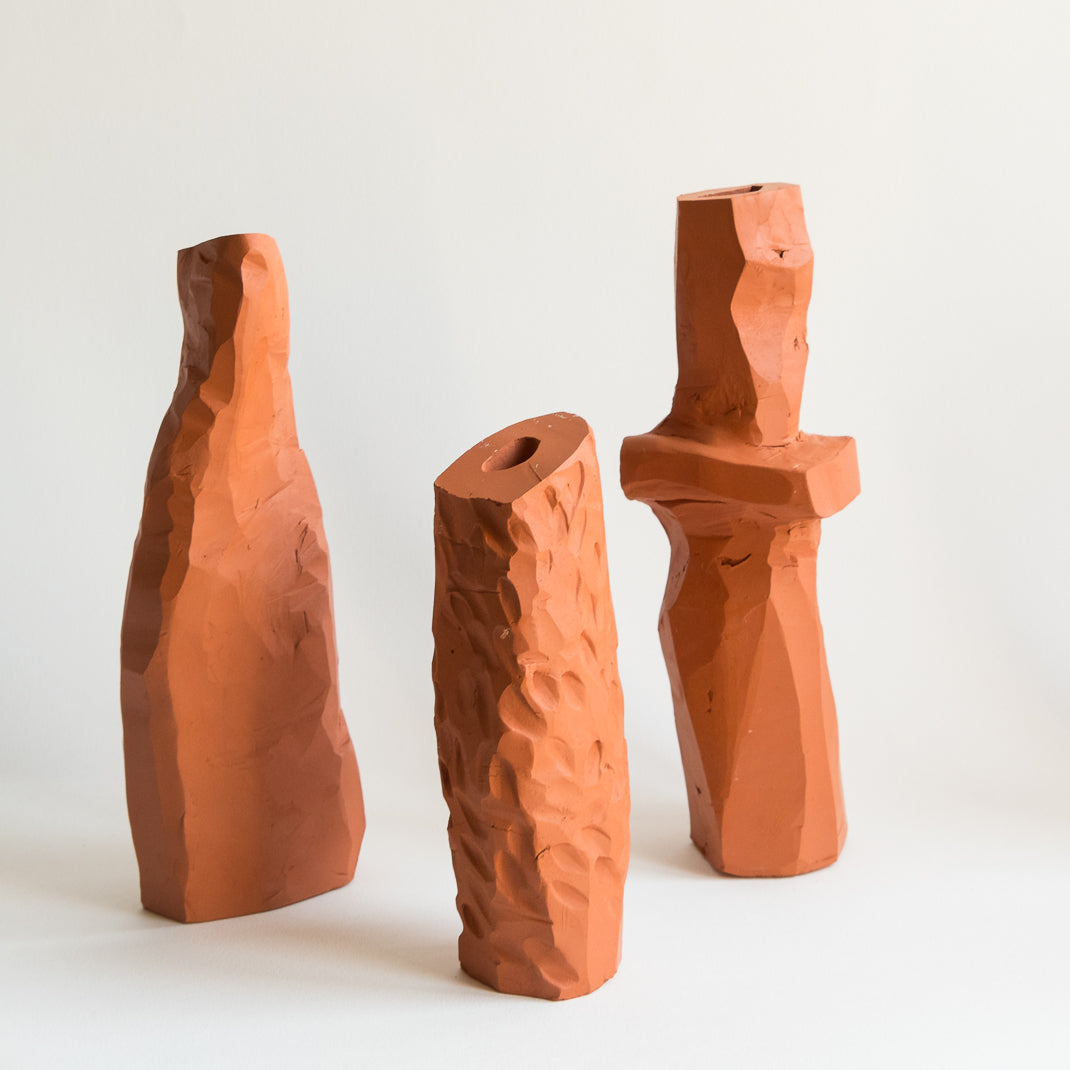 Vase issu de la collection Kume conçu par Emmanuelle Roule pour Brutal dans son atelier parisien.