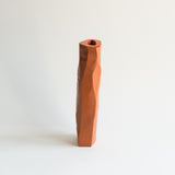 Vase issu de la collection Kume conçu par Emmanuelle Roule pour Brutal dans son atelier parisien.