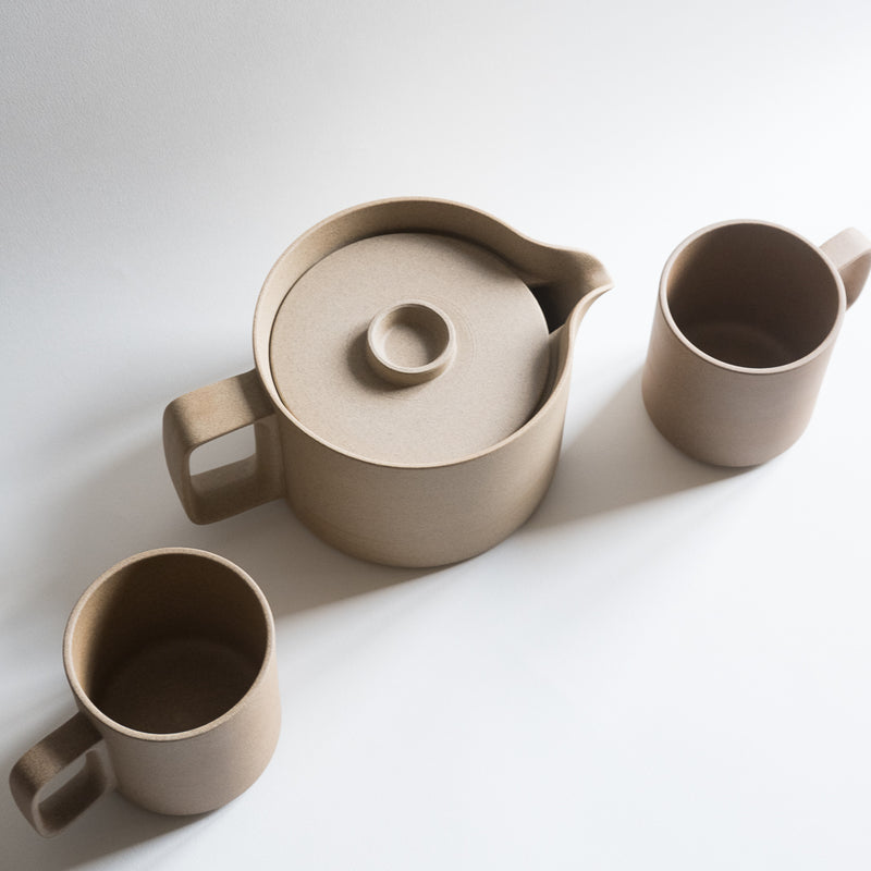 Théière japonaise Hasami en argile et porcelaine chez Brutal Ceramics