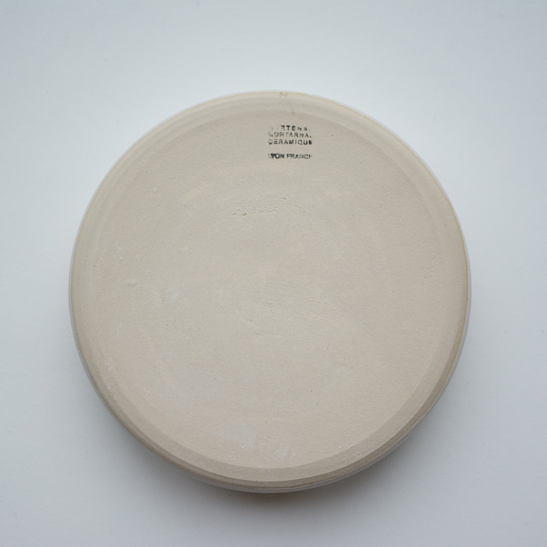Assiette creuse faite à la main dans l'atelier lyonnais d'Hortense Montarnaln céramiste